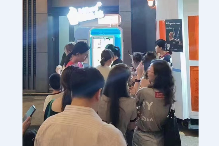 冰激凌自助售賣(mài)機(jī)