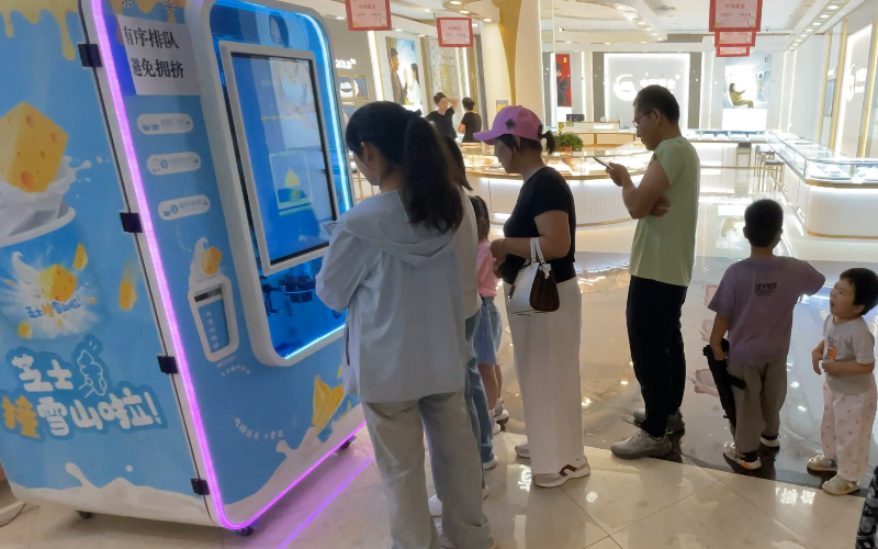 自動冰淇淋售貨機(jī)如何工作：技術(shù)與便利性的完美結(jié)合