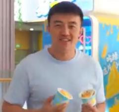 新疆喀什自助冰淇淋售賣機[視頻]