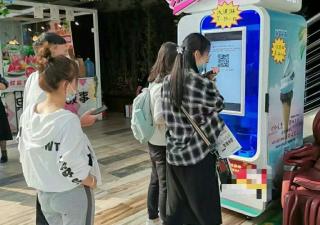 冰激凌機(jī)器人，能夠制作各種口味冰激凌的自助冰激凌機(jī)