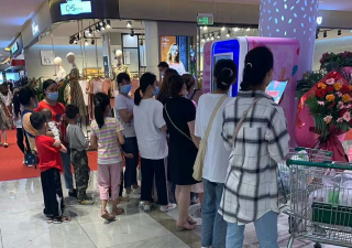 疫情期間，全自動(dòng)冰淇淋機(jī)走進(jìn)公園，全程購(gòu)買零風(fēng)險(xiǎn)